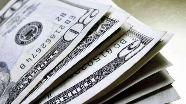 El dólar oficial cotizó a $ 84,62 y el contado con liquidación a $ 147,41