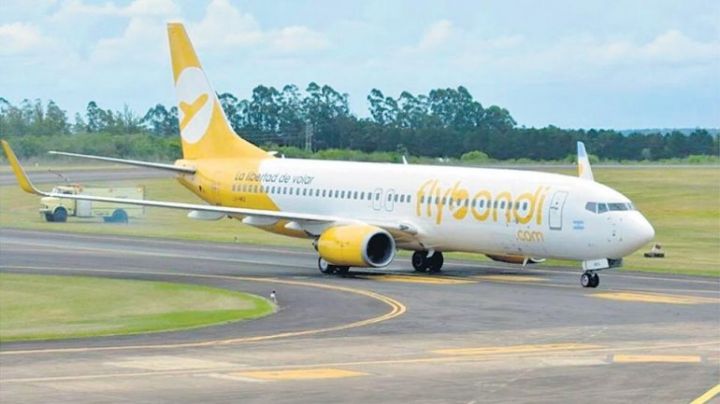 Flybondi confirmó que habrá cancelaciones en los vuelos por demoras en los pagos a proveedores