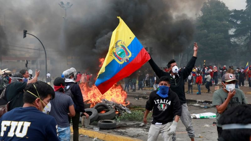 El gobierno de Ecuador decretó el toque de queda y militarización de Quito
