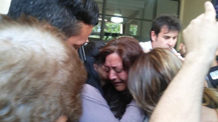 Lágrimas y gritos, el tenso ambiente por la sentencia por el crimen de Kevin Guevara