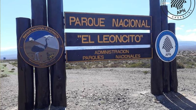 Vándalos destruyeron el portal de ingreso al Parque Nacional El Leoncito