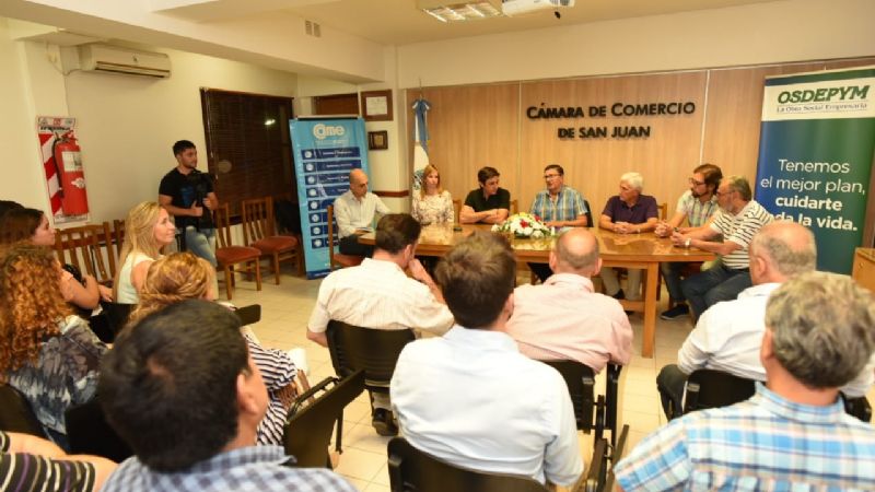 Baistrocchi se reunió con miembros de la Cámara de Comercio de San Juan
