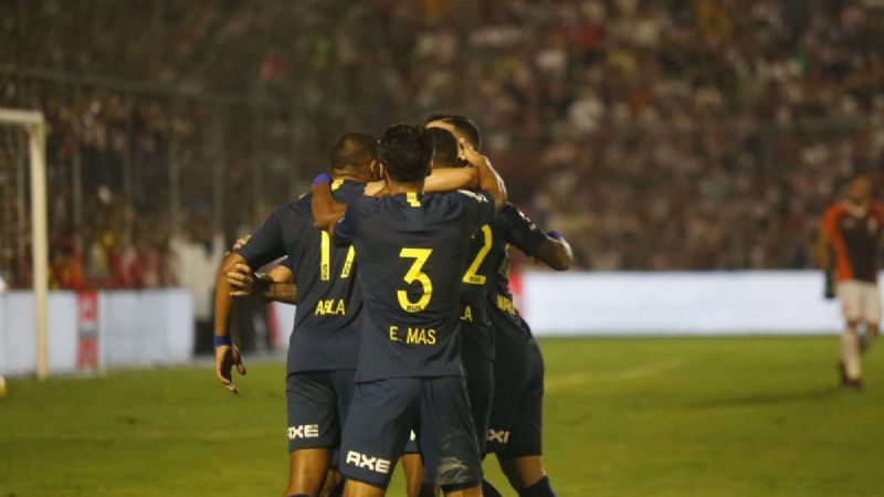 Boca goleó y mandó al descenso a San Martín de Tucumán