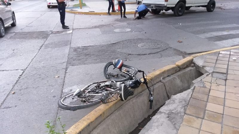 Un chico de 16 años sufrió serias heridas al caer de su bicicleta