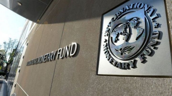 El FMI considera reducir los sobrecargos a la Argentina sobre sus créditos