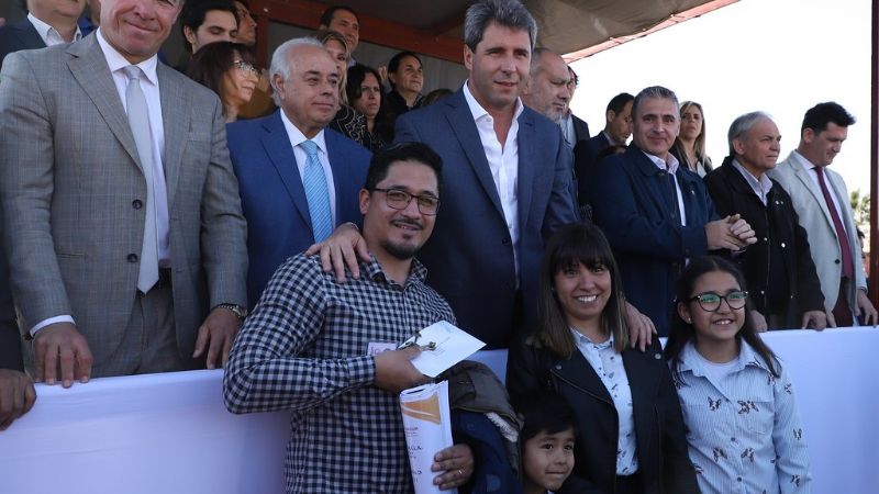 Alegría: 69 familias recibieron su casa en el barrio Sutiaga en Rivadavia