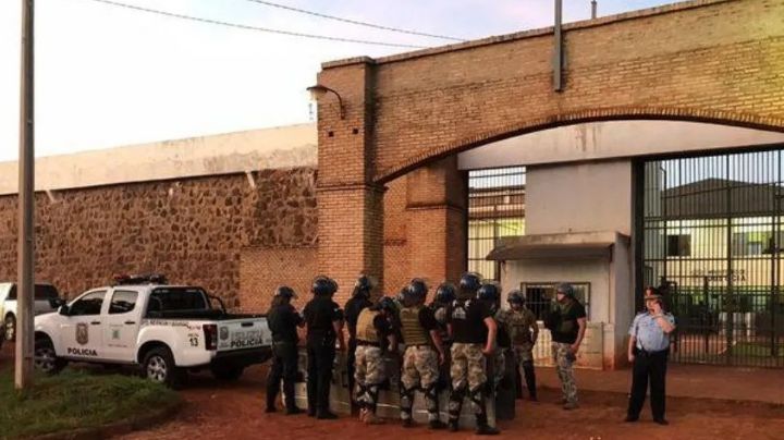 Escándalo en Paraguay: escaparon más de 70 presos de una cárcel por un túnel
