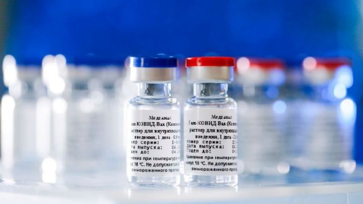 Denuncian al laboratorio que traerá la vacuna rusa por sus "graves antecedentes"