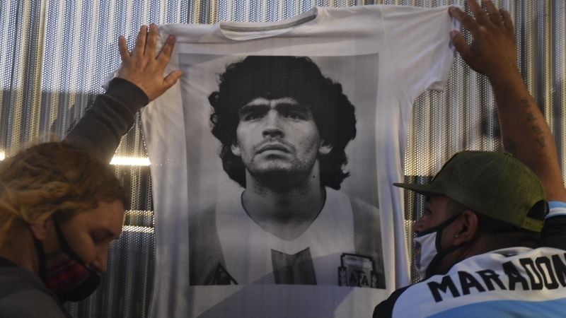 Deportistas, artistas, políticos y músicos despiden a Diego Maradona