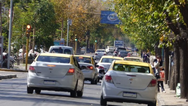 Tras el aumento en las tarifas, taxistas advierten que cayó 20% la demanda y hay preocupación