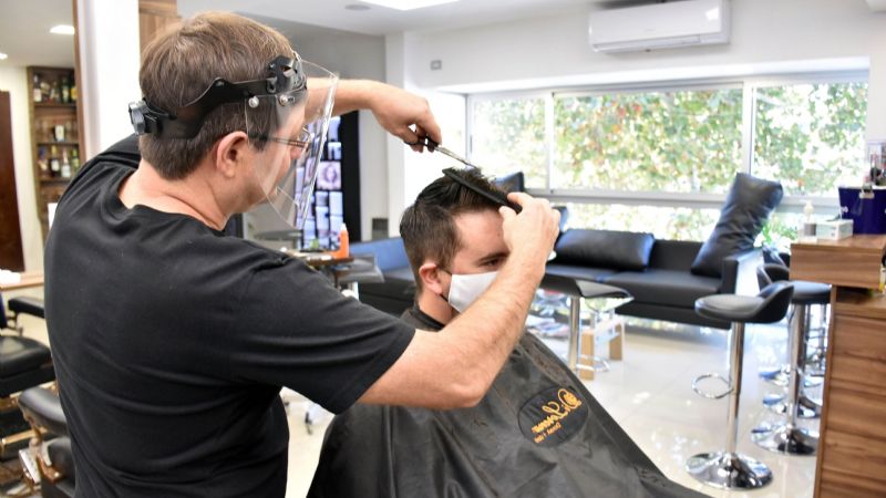 Abrieron las peluquerías en San Juan: éste es el protocolo que deben cumplir en cuarentena