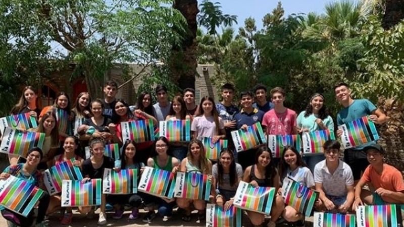 Alumnos sanjuaninos causaron sensación al presentar su campera de egresados por Instagram