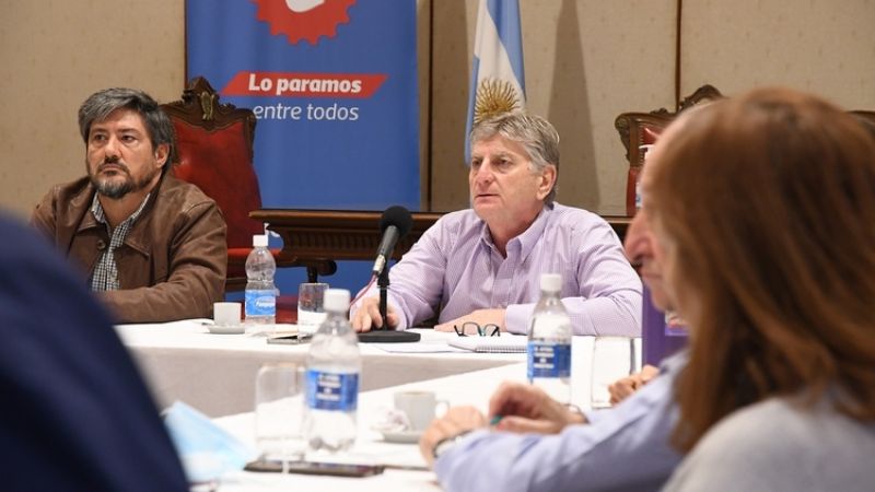 El gobernador de La Pampa encendió la mecha: "a la Argentina le sobran porteños"