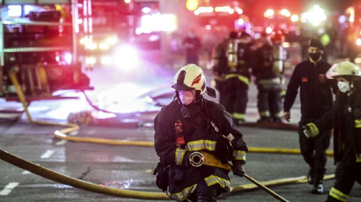 Terrible explosión de una perfumería dejó dos bomberos muertos y al menos 9 heridos