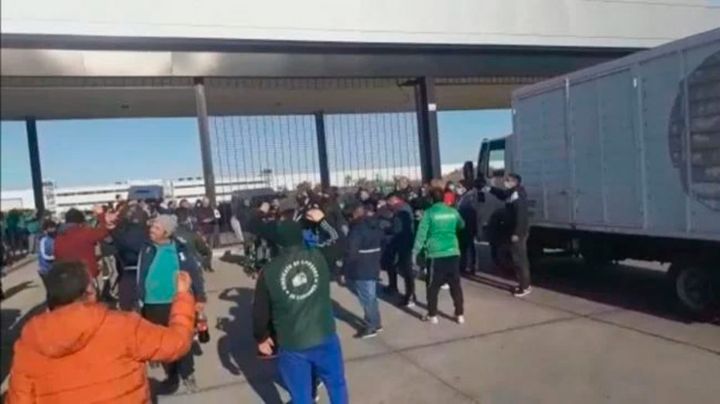 Camioneros bloqueó centros de distribución de Mercado Libre por conflictos salariales