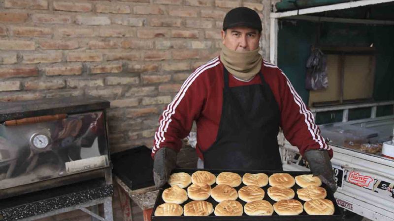 “Don Morales”, el panadero que llega a cada rincón de Ullum con su motocarga