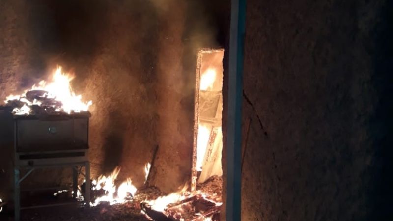 Otra vez el fuego: una joven familia perdió todo al incendiarse su casa