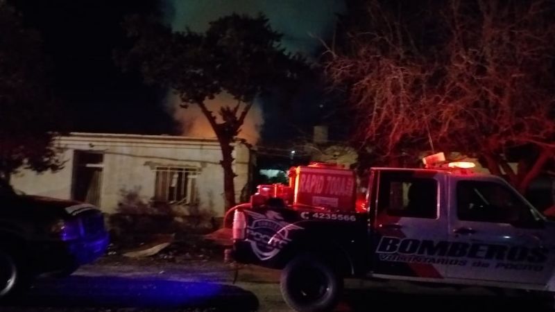 Otra vez el fuego: una joven familia perdió todo al incendiarse su casa