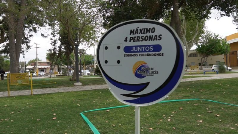 Figuras geométricas y carteles para armar “burbujas” en la plaza de Santa Lucía