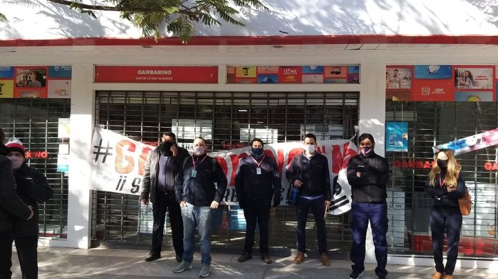 La incertidumbre de los empleados de Garbarino en San Juan: "no sabemos qué va a pasar con la empresa"
