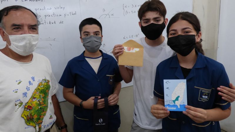 Pura emoción: alumnos de Taiwán mandaron regalos para chicos de 2 escuelas de San Juan
