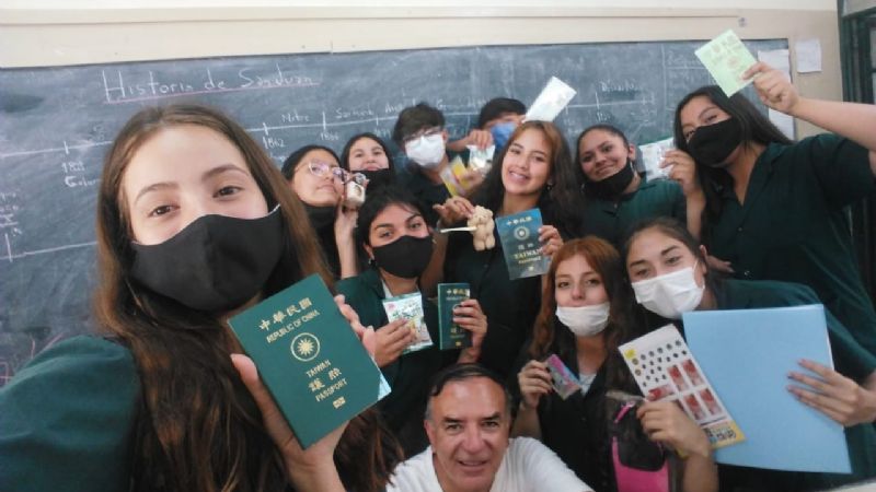 Pura emoción: alumnos de Taiwán mandaron regalos para chicos de 2 escuelas de San Juan