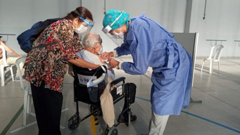 Este miércoles reabren la inscripción para la vacunación de mayores de 80 años