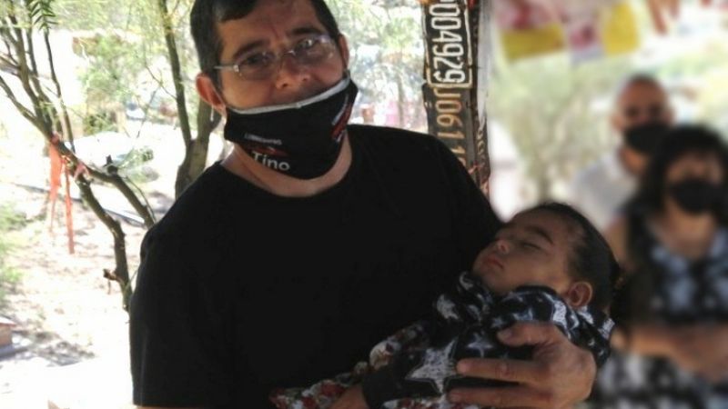 Le dijeron que no tendrían familia y hoy llegó a la Difunta Correa con su hija en brazos
