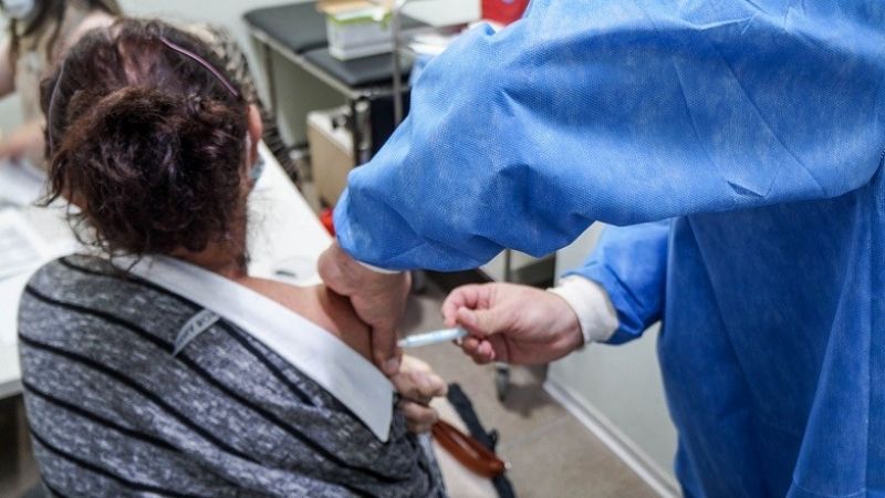 San Juan inmunizó contra el coronavirus a todos los pacientes dializados