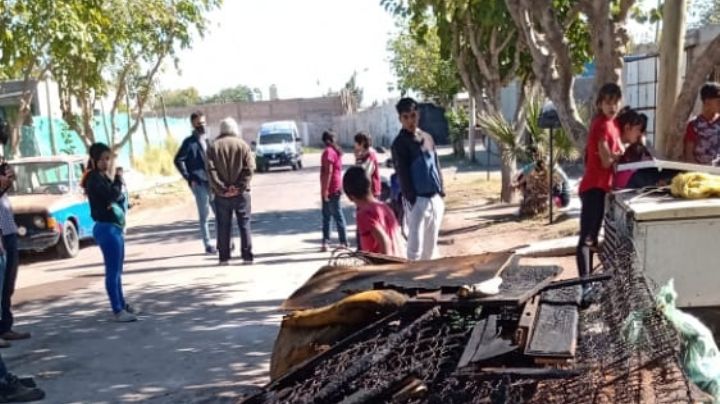 Familia de 15 personas se quedó con lo puesto tras incendiarse su casa y necesitan ayuda