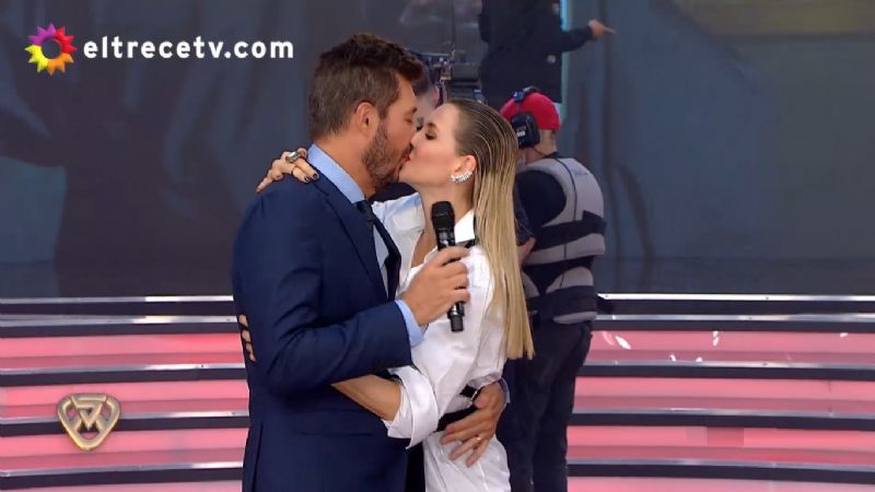 Marcelo Tinelli y Guillermina Valdés se comieron la boca a besos frente a las cámaras