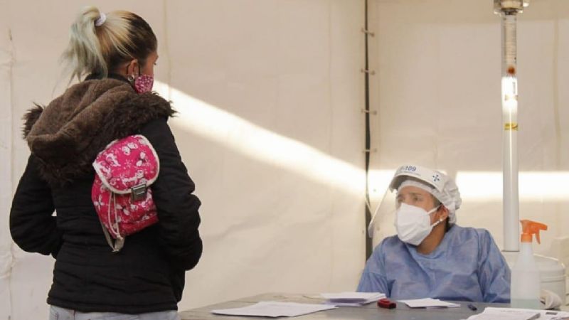 Operativo de contención en el Centro de hisopados en Chimbas