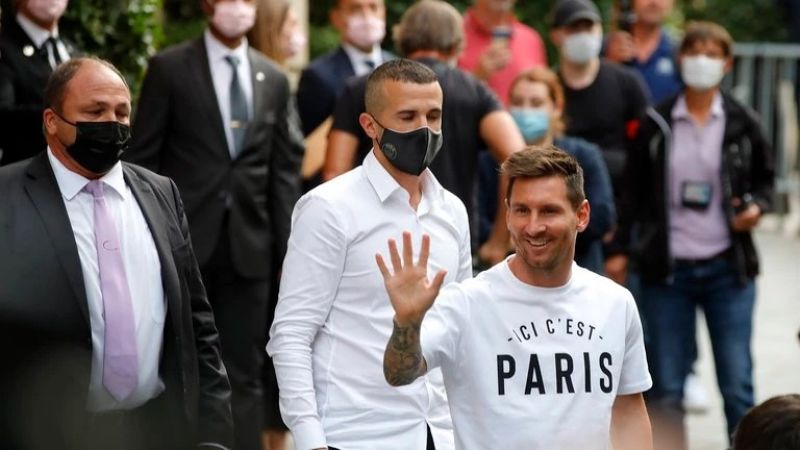 Revolución Messi en Francia: pasó la revisión, visitó el Parque de los Príncipes y regresó al hotel