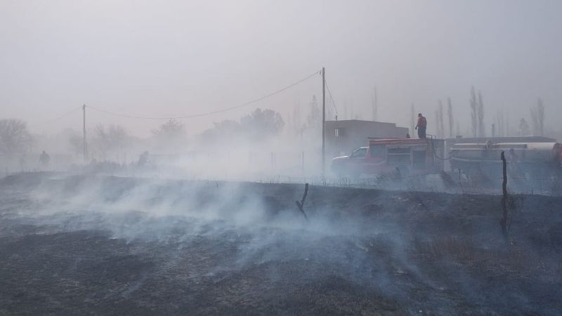 Impresionante incendio de pasturas en Santa Lucía