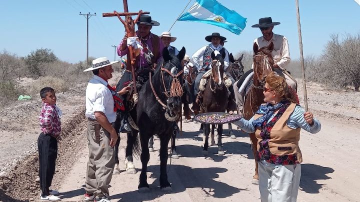 Cacique mendocino talló un "Cristo de la peste" y tras un día de procesión llegó hasta Sarmiento