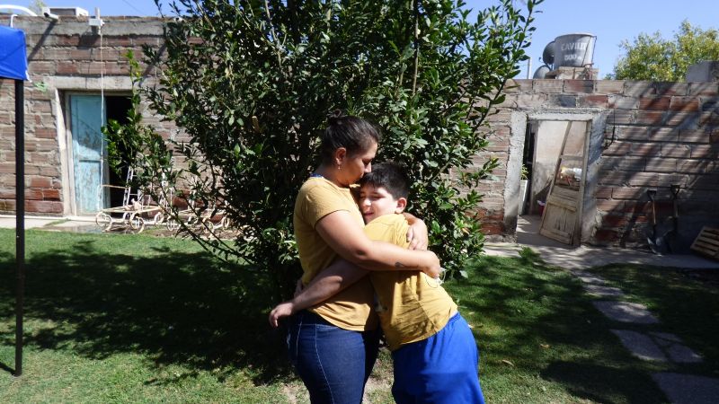 Perdió su casa por el terremoto y a su esposo por Covid: ahora busca cumplir su sueño