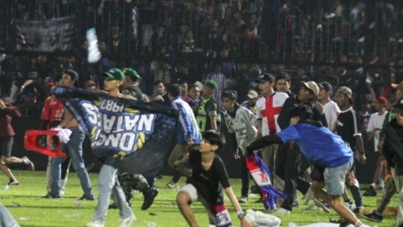 Tragedia en Indonesia: estampida y disturbios en partido de fútbol dejaron 174 muertos