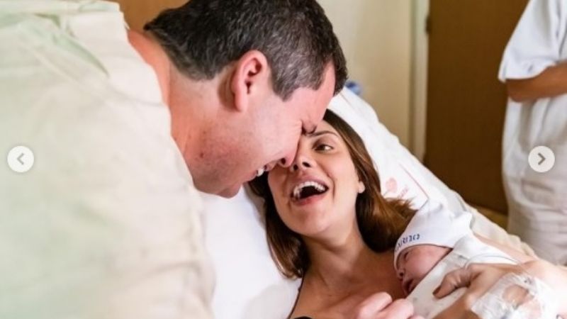 Una actriz de "Génesis" fue mamá y compartió fotos conmovedoras del parto
