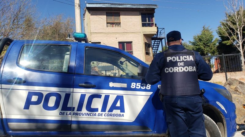 Horror en Córdoba: una mujer policía mató a su hijo de 10 años e hirió a otra nena de 6