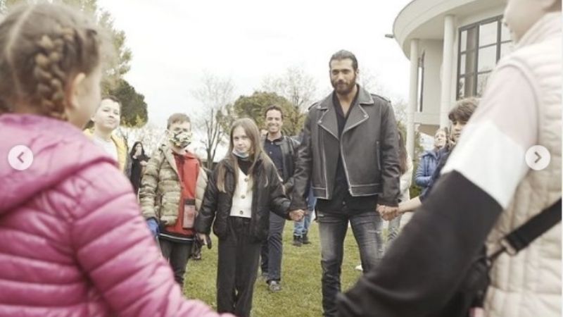 Can Yaman, el actor de Soñar Contigo, se reunió con niños ucranianos para alentar la paz mundial