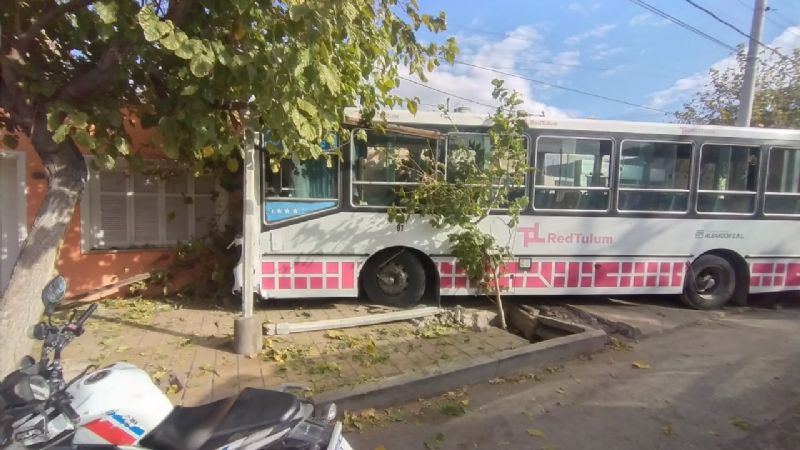 Un colectivo chocó en Pocito y ya son 3 los micros que sufrieron un siniestro en los últimos 7 días
