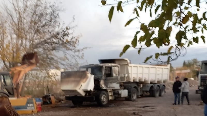 Voraz incendio en un depósito dejó importantes pérdidas materiales en Capital