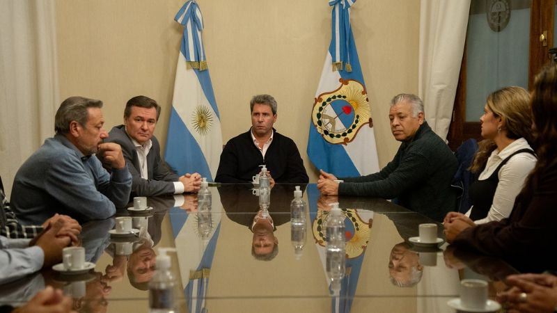 Uñac recibió a integrantes de la Unión Obrera Ladrillera de la República Argentina