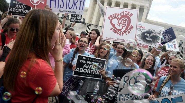 La Corte Suprema de EEUU revocó el derecho al aborto