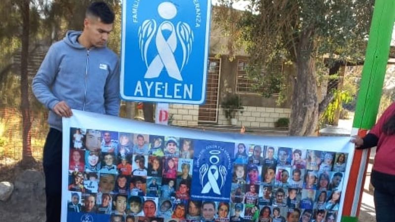 Con una emotiva suelta de globos, colocaron un "ángel azul" donde falleció Ayelén Castro