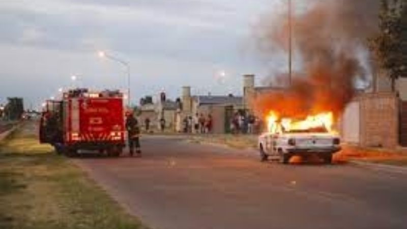 Se incendió un auto en Chimbas