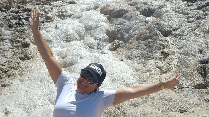 Hipnótico cerro La Sal: un imán para los visitantes al dique Punta Negra