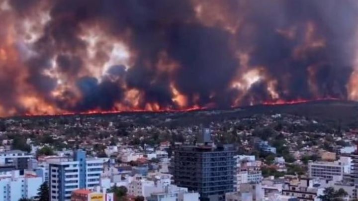 Incendios en Córdoba: el fuego ya llegó a las casas y hay personas evacuadas