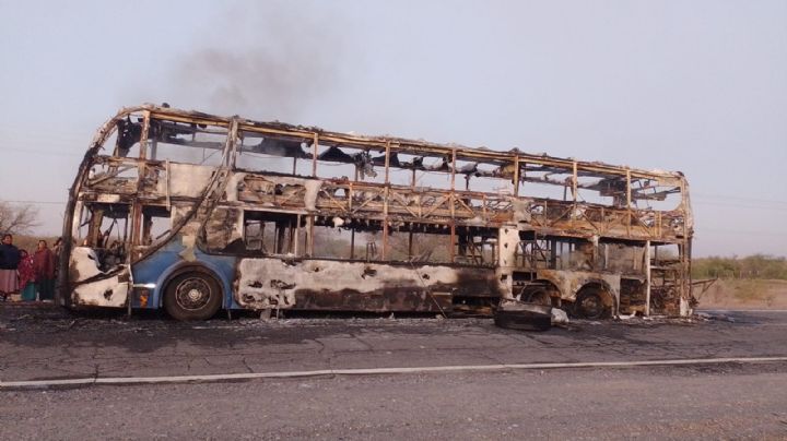 En Caucete: se incendió un colectivo que trasladaba 62 pasajeros
