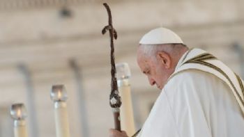Preocupación: internaron al Papa Francisco en Roma
